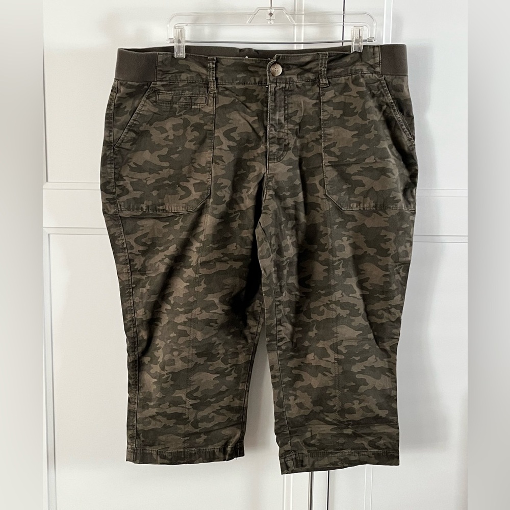 Brown Camouflage Capri Pants size 18w